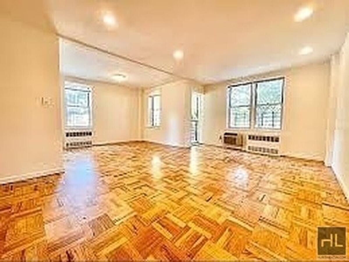 Photo - GRAND CENTRAL PARKWAY Unit 3H1