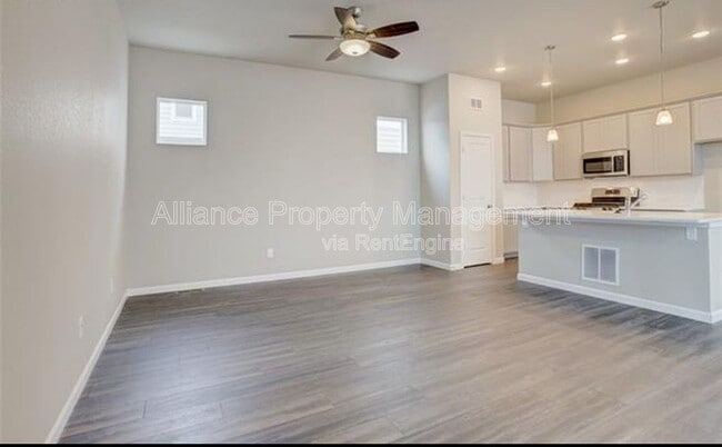 Photo - 1168 Solitaire St