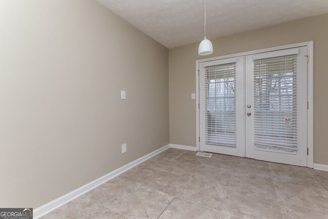 Photo - 331 Woodland St