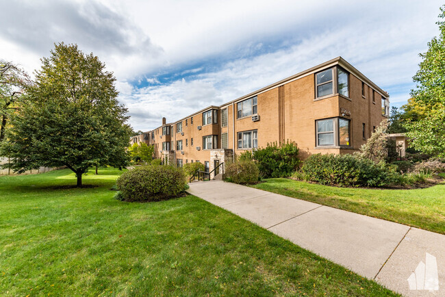 Building Photo - 7320 N Ridge Blvd Rental