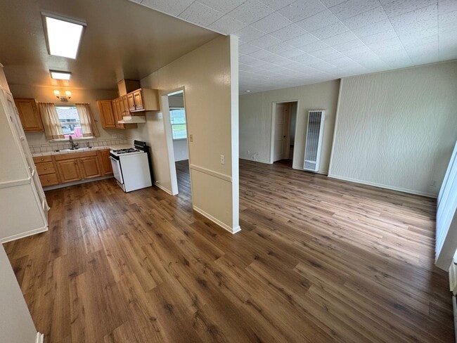Photo - Quaint Midtown Home with New Wood Flooring & Large Yard!!