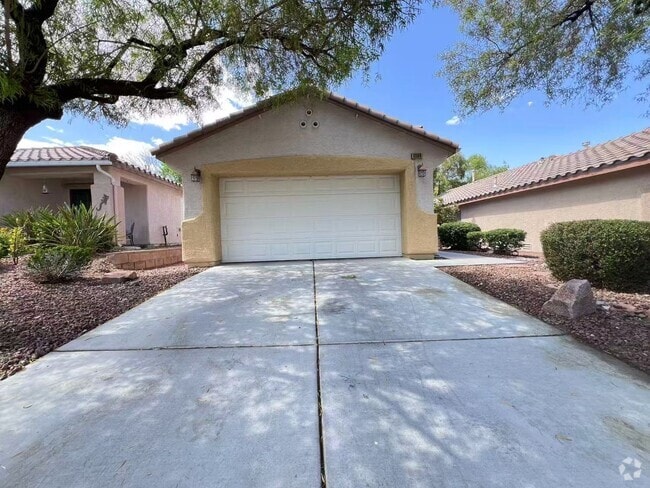 Building Photo - Beautiful single-family home located in Su...