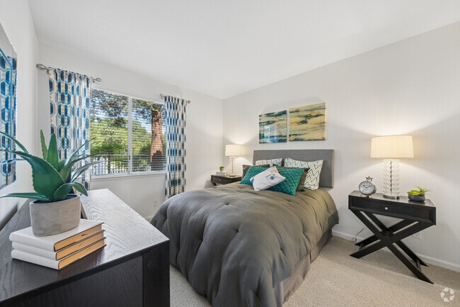 B - 2BR, 1BA - 873SF - Primary Bedroom