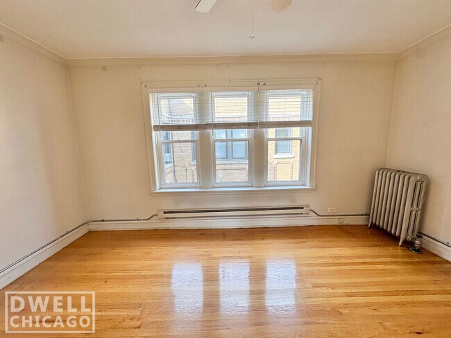 Building Photo - 4208 N Clark St Unit 1 Rental