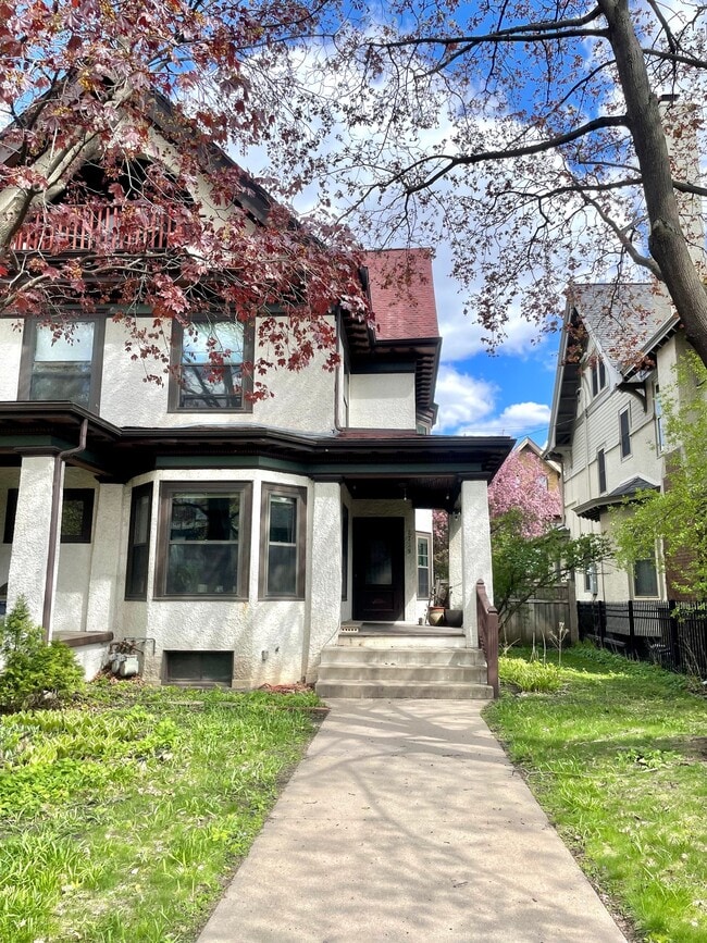 Building Photo - 2737 Irving Ave S Unit 1