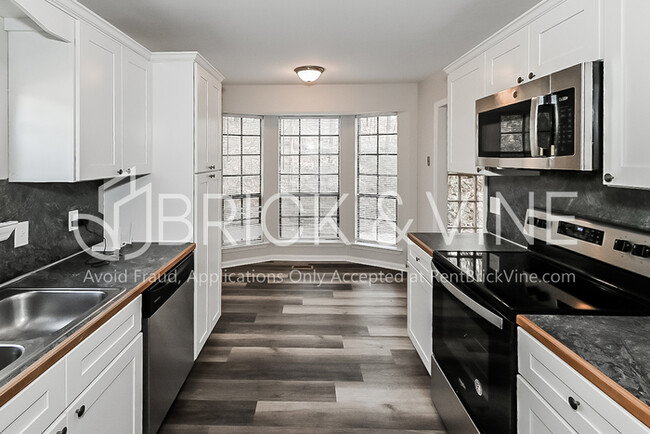 Building Photo - 1041 Alicia Dr Rental