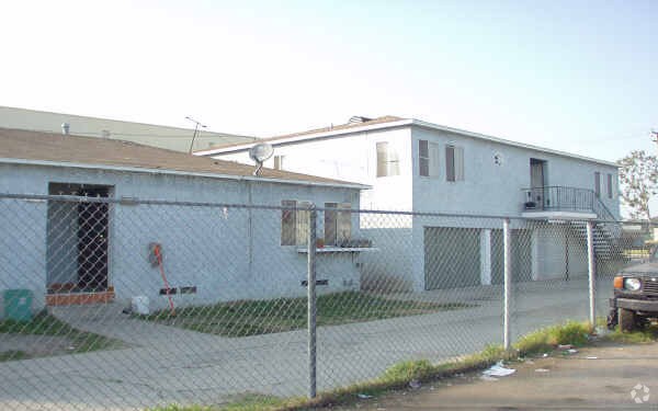 Photo - 2350--2354 E El Segundo Blvd Apartments