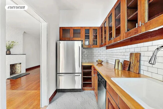 Photo - 159 W 13th St