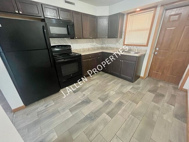 Building Photo - 100 Gold Strike Dr Unit 2
