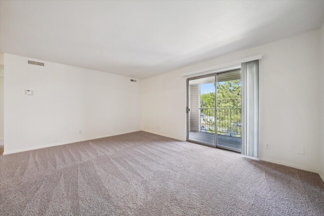 One Bedroom - 1 Bed / 1 Bath - 699 Sq.Ft.