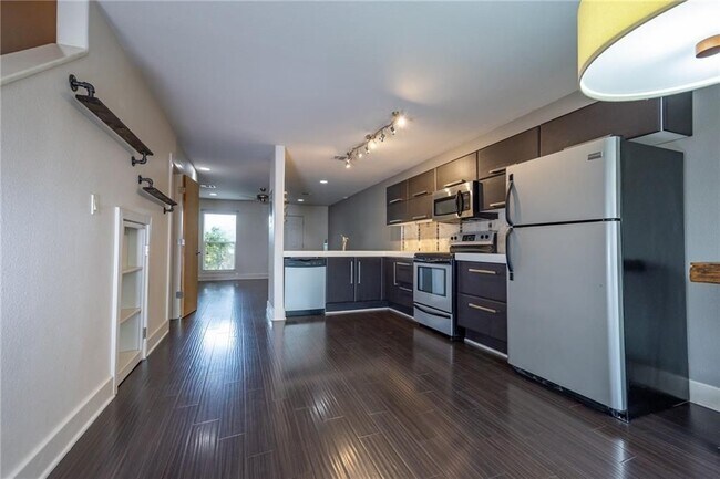 1101 Grove Blvd Unit 106