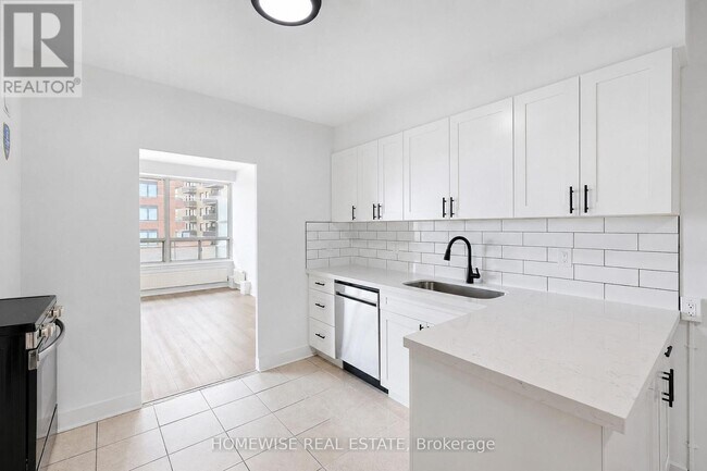 Photo - 2500 Bathurst St Unité 307