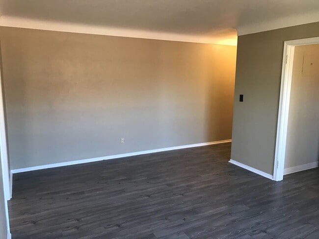 Photo - Upper level 1 bedroom available in West St... Unit 203