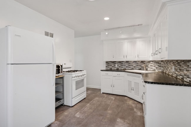 Building Photo - 4650 Minnehaha Ave Rental