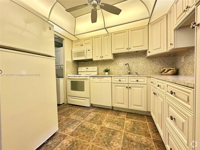 Building Photo - 8001 Fairview Dr Unit 107 Rental