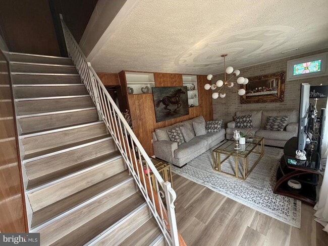 Photo - 801 Apache Ln