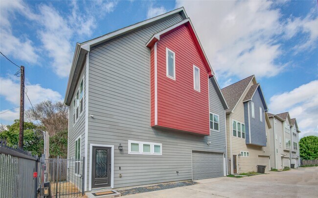 Building Photo - 738 Link Rd
