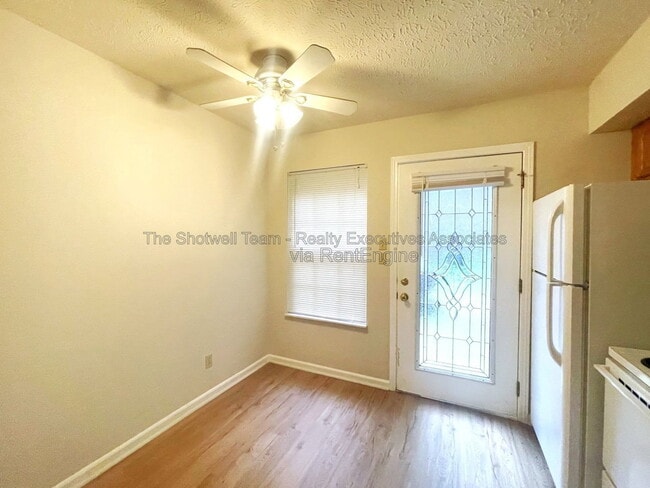 Photo - 1443 Schoolcraft Way
