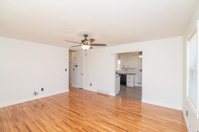 Photo - 110 N Bluff St