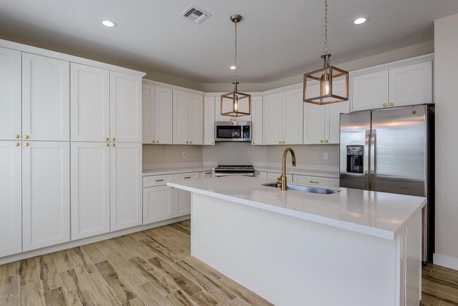 Building Photo - 3240 E Pinchot Ave Unit 6