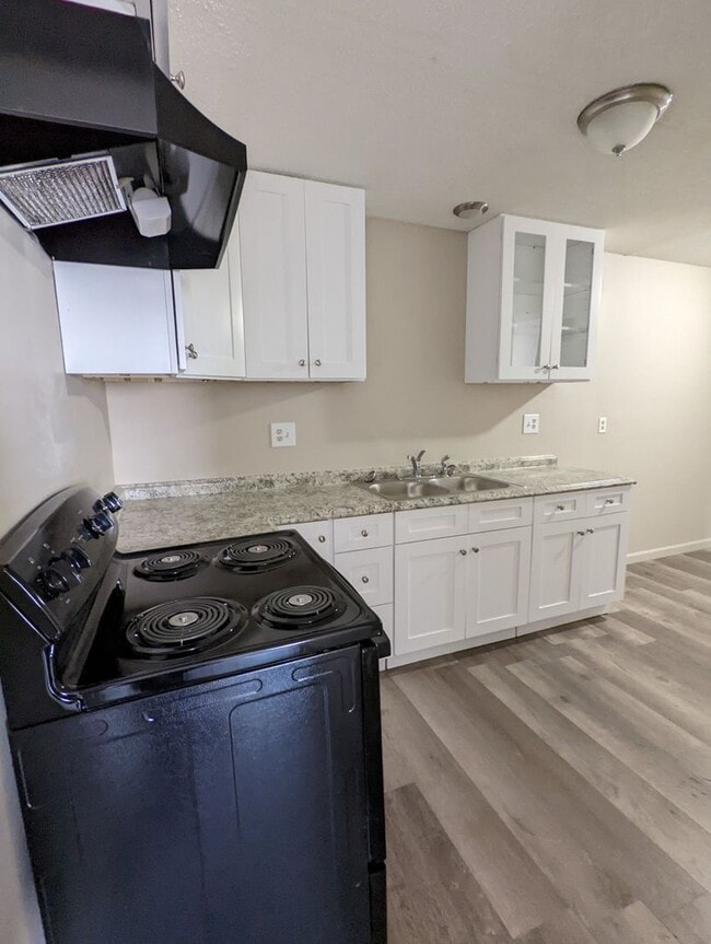 Building Photo - Main Level Renovated 2 Bedroom Apartment Unit 2901 Lawnridge Ct Apt G