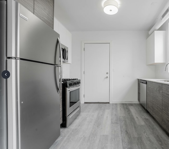 Building Photo - 1712 W Glenlake Ave Unit 6104-2