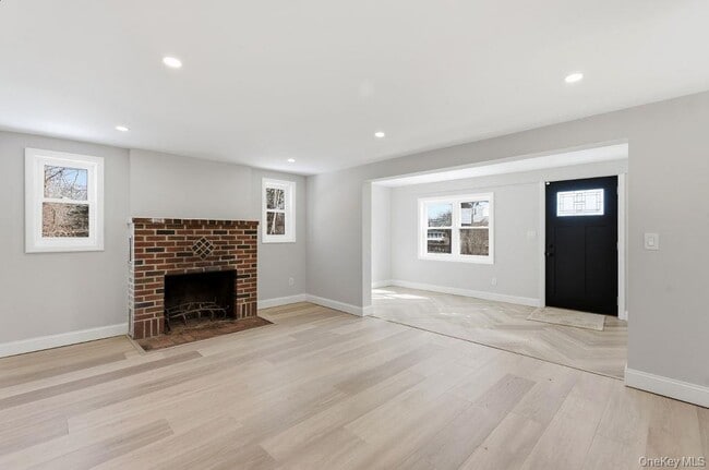 Photo - 452 Montauk Hwy