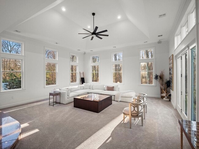 Photo - 160 Thayer St