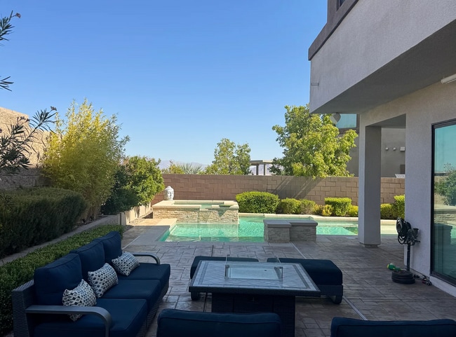 Building Photo - 217 Cromarty St