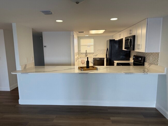 Building Photo - 3131 S Ridgewood Ave Unit River Club