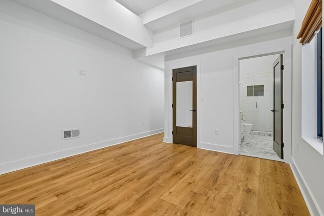 Photo - 3531 Claremont St