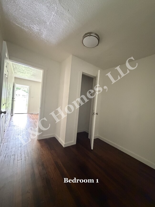 Photo - 2805 Denver St