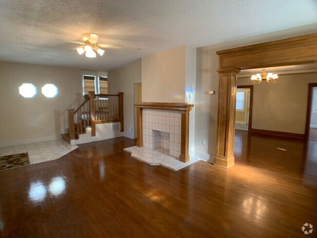 Building Photo - Move -in Special: Historical 4 Bedroom Nea... Rental