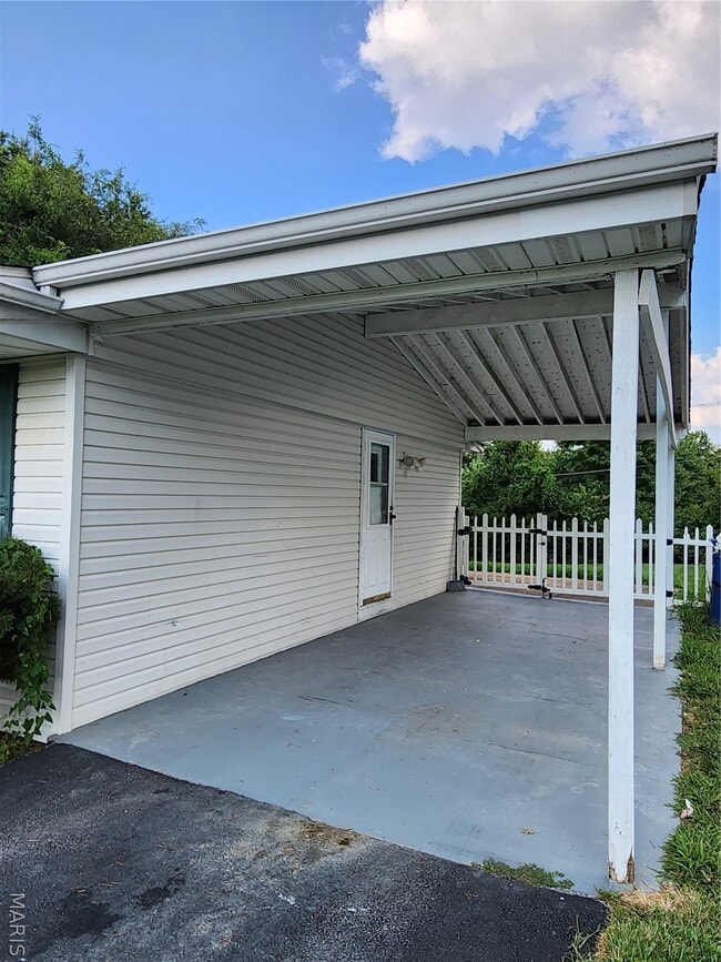 Photo - 702 Vendome Ln