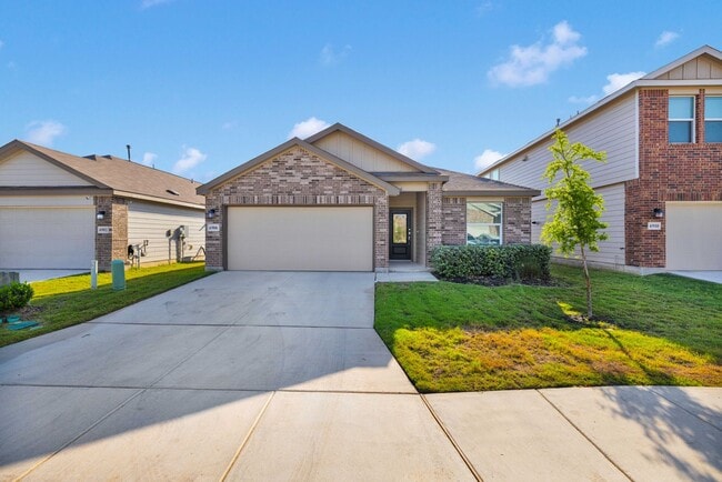 Building Photo - Charming 3-Bedroom Home in the Desirable Silos Community