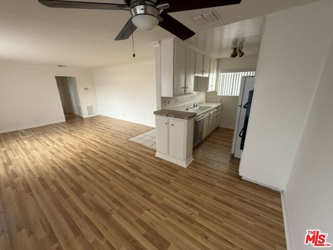 Building Photo - 18600 Burbank Blvd Unit 205