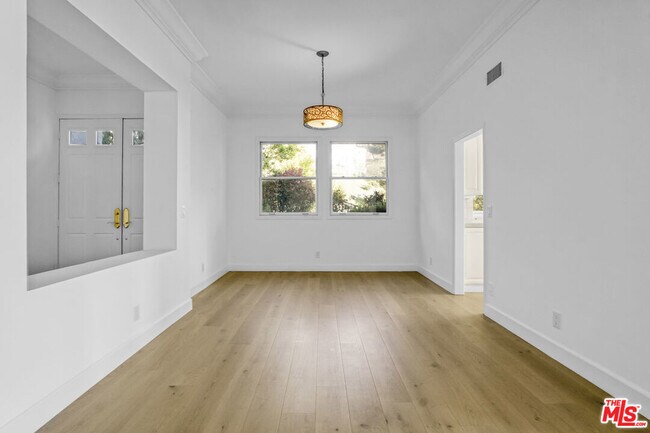 Photo - 2020 Palisades Dr