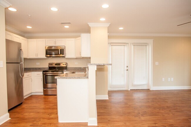 Photo - 3 Bedroom Townhouse at the Woodlands - END UNIT * only $500 deposit - End Unit Unidad #201