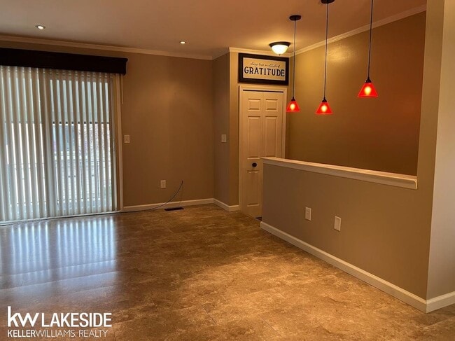 Photo - 15877 Cambridge Dr