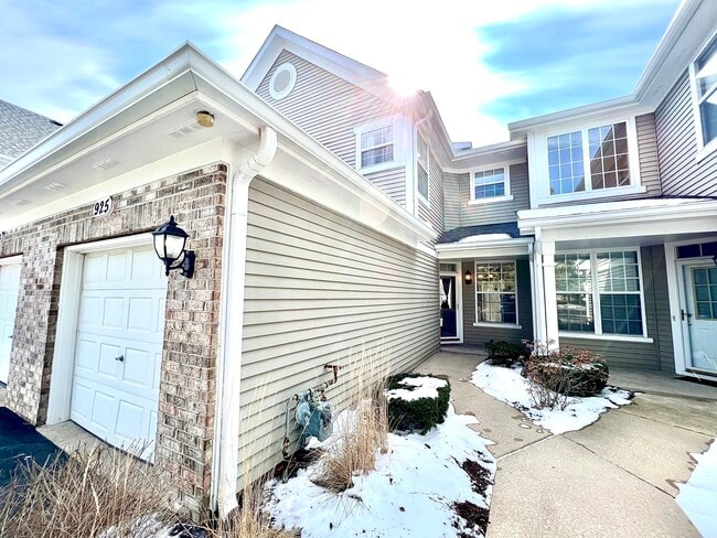 Building Photo - 925 Sheridan Cir