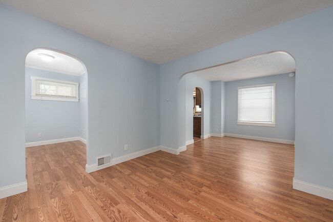 Photo - 247 E 248th St