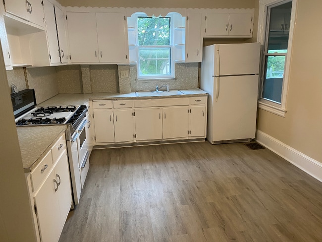 Photo - 307 N 5th Ave