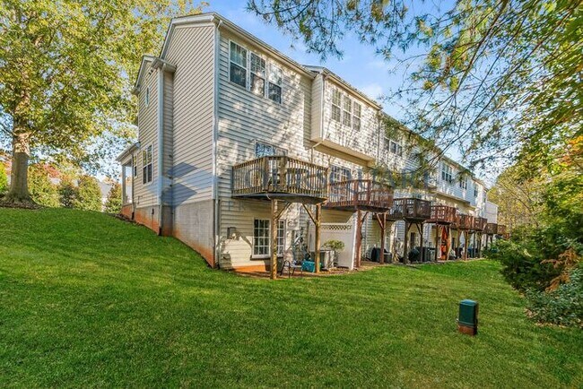 Photo - Spacious 2-Bed / 3.5-Bath Townhome with Ha...
