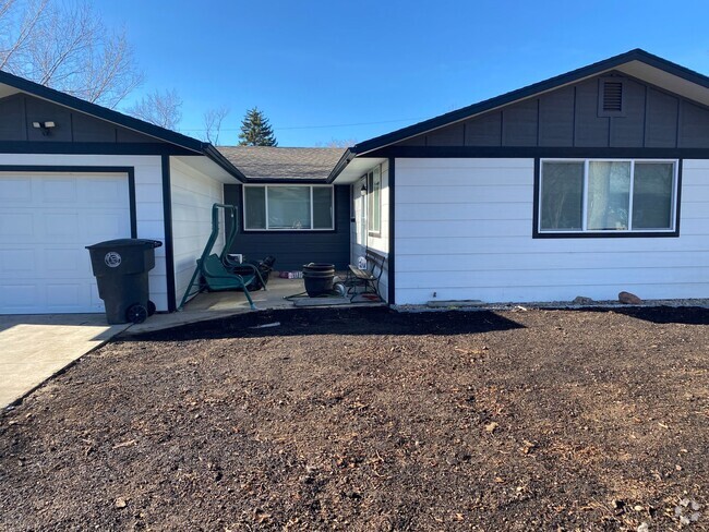 Building Photo - Spacious Single-Story Living with Modern C... Rental