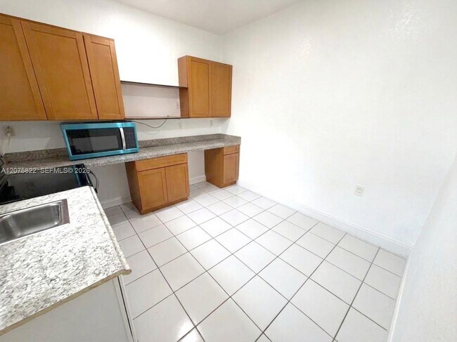 Photo - 601 NE 180th St Unidad B