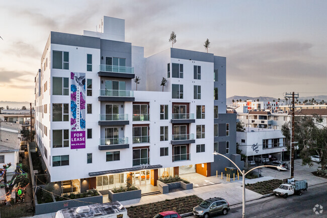 Building Photo - The Hummingbird LA Rental