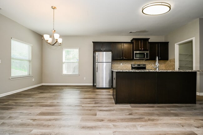 Photo - 221 Magnaview Dr