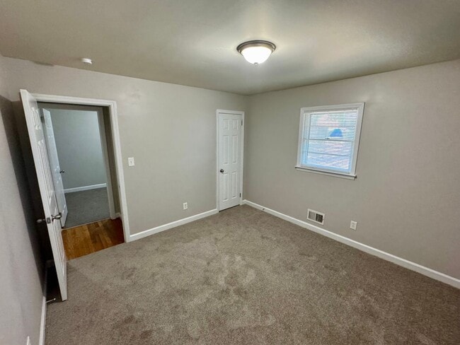 Photo - 505 Locust Ln