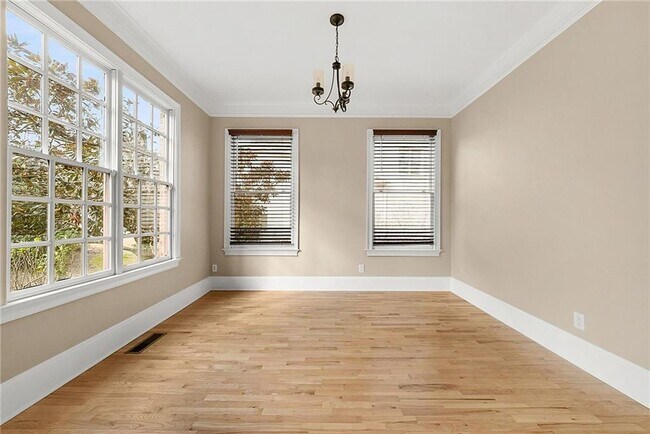 Photo - 225 Lake Summit View