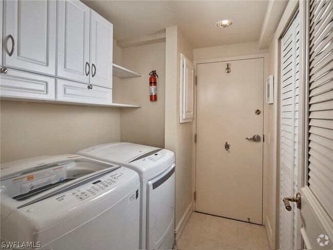 Building Photo - 4041 Gulf Shore Blvd N Unit PH5 Rental